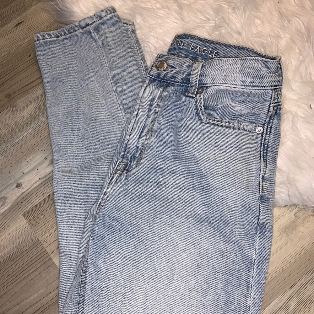 Light wash mom jeans